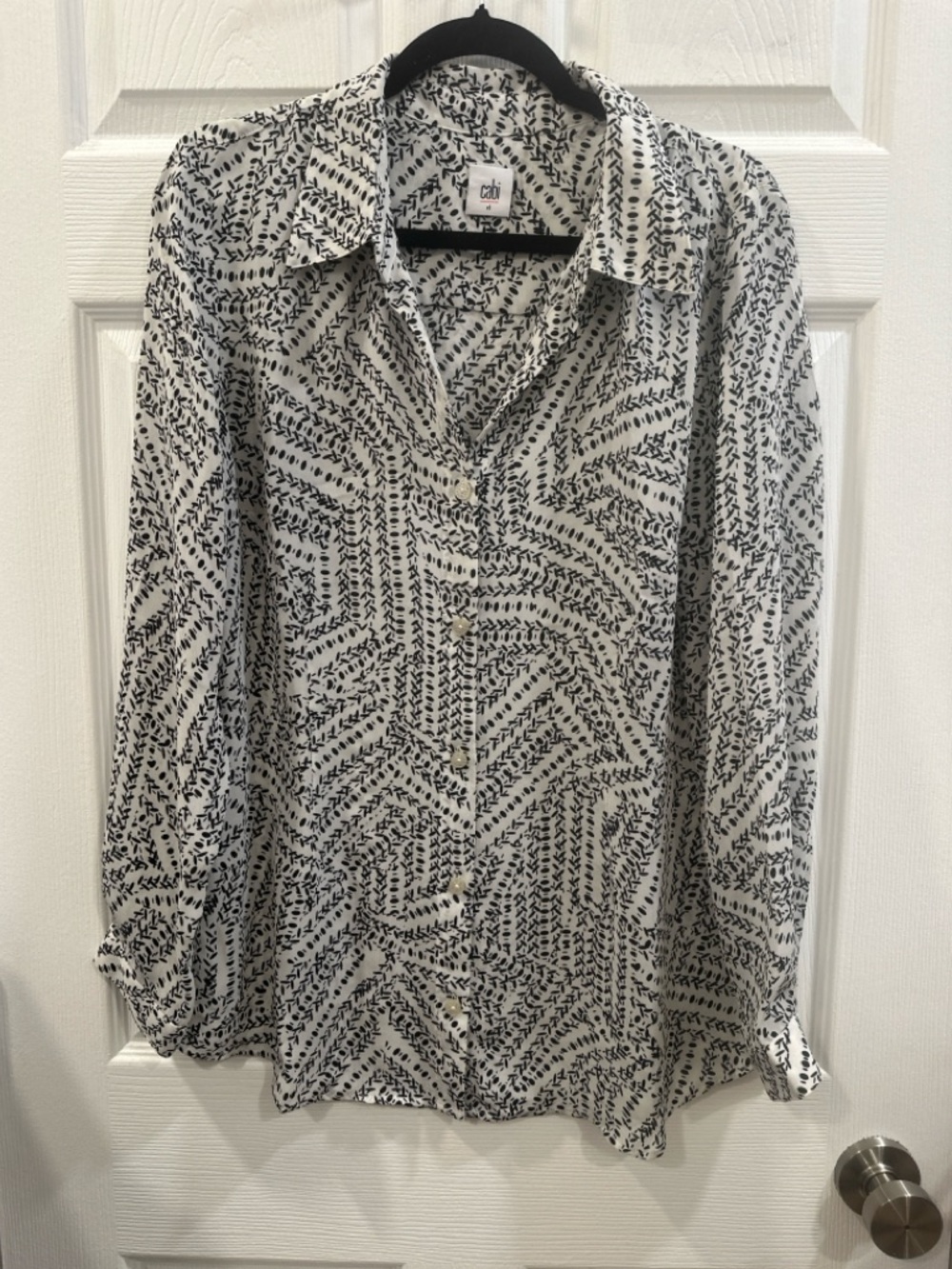 CAbi Long Sleeve Black White Wrap Back Button Down Abstract Blouse Size XL EUC